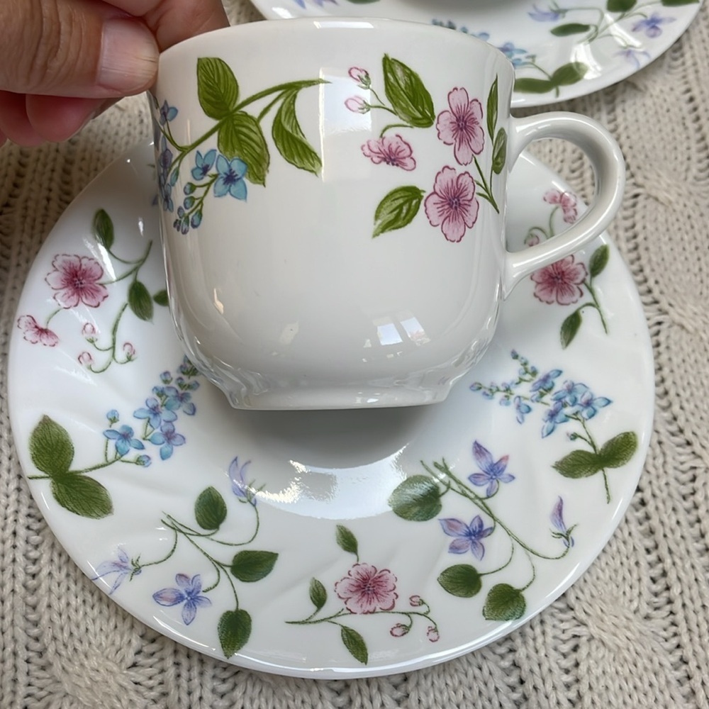 Corelle Floral Tea Coffee Cup and Saucer Set. 3 cups 4 saucers. Stoneware cups